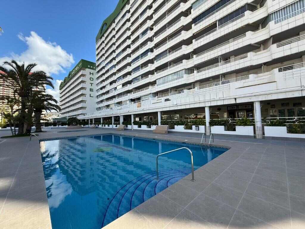 Pool terrace in front of the Esmeralda building in Calpe